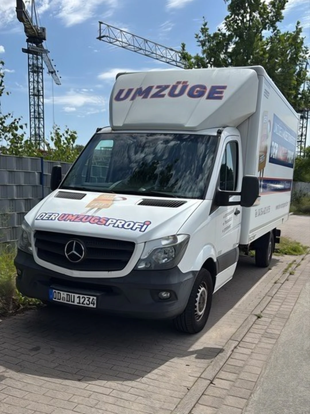 Fuhrpark – Mercedes Sprinter mit Kofferaufbau